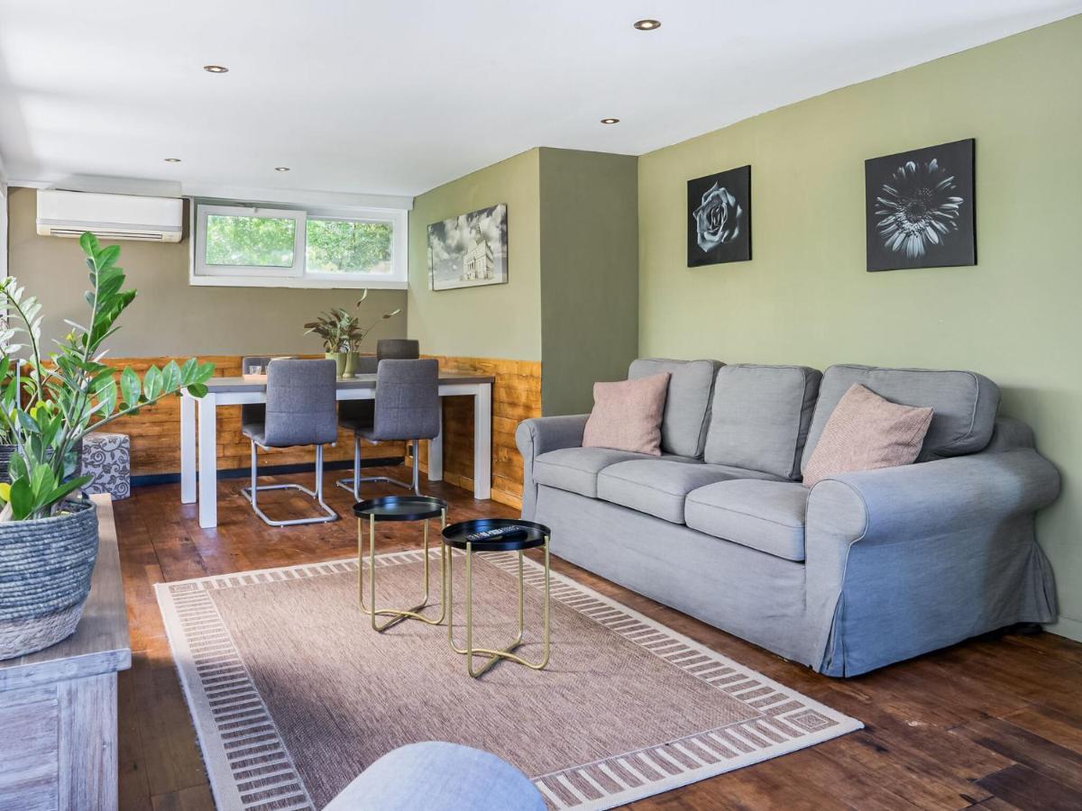 Upscale Bungalow In Lanaken With Private Garden Номер фото